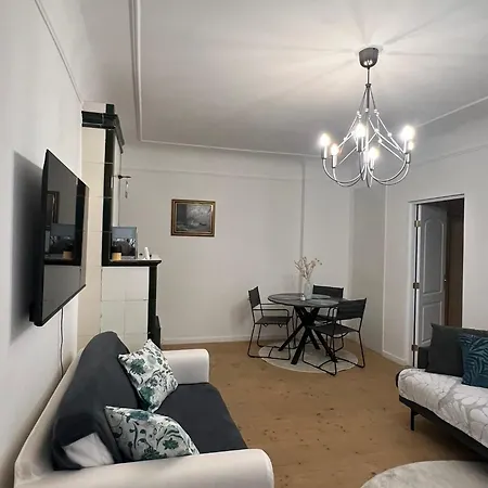 Апартаменты Charming On Eveles Street *