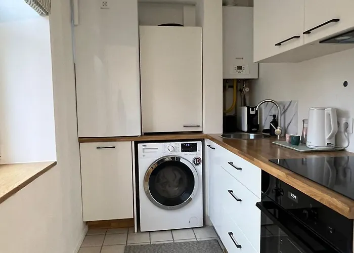 Charming On Eveles Street Apartment *