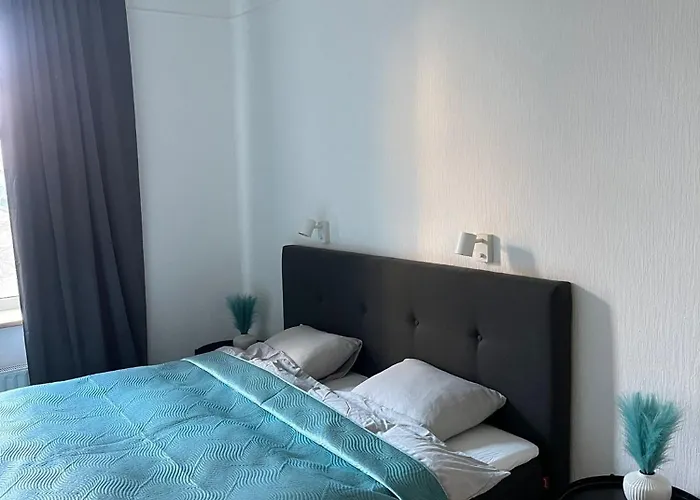 Charming On Eveles Street Apartment *