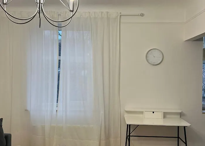 Charming On Eveles Street *