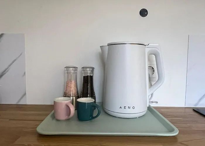 Charming On Eveles Street Apartment *